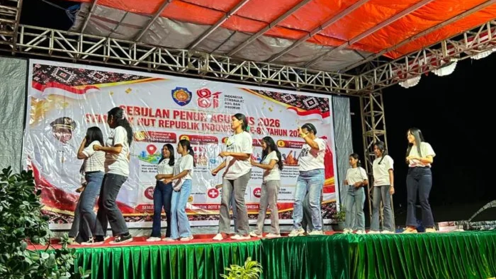 Penampilan Sanggar Kegiatan Belajar (SKB) Busalangga yang menghadirkan pertunjukan line dance.
