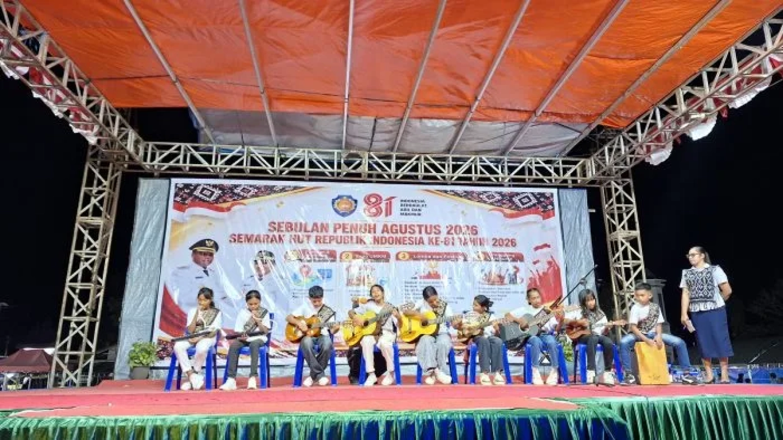 Penampilan seni musik dari sekolah Eagle School pada Panggung Hiburan Pameran Pembangunan dan Expo UMKM