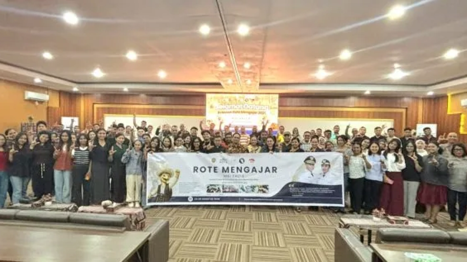Foto bersama usai pertemuan kegiatan Rote Belajar di Kupang