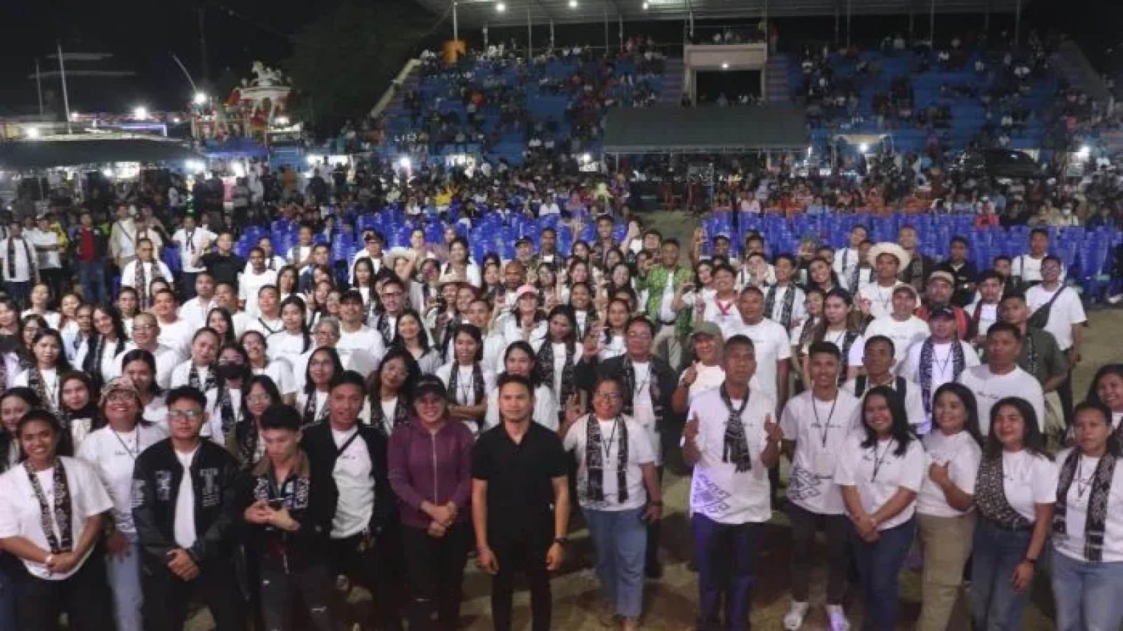 Foto bersama para relawan dan panitia Rote Mengajar 2026