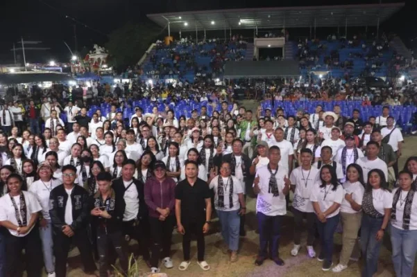 Foto bersama para relawan dan panitia Rote Mengajar 2026