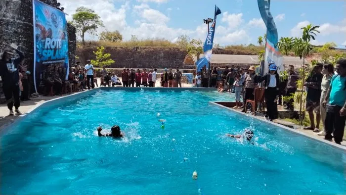 Suasana Perlombaan Rote Spalsh di Kolam Kanda Radja Desa Sanggaoen.