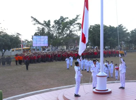 Prosesi Upacara Penurunan Bendera Merah Putih pada peringatan HUT Kemerdekaan RI ke-81 Tahun 2026.
