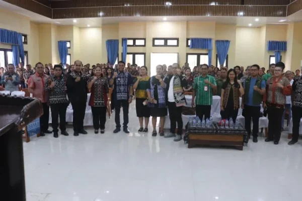 Foto bersama setelah acara peluncuran Aplikasi SRIKANDI