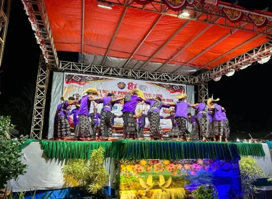 Penampilan peserta Lomba Kebalai dari Desa Kuli