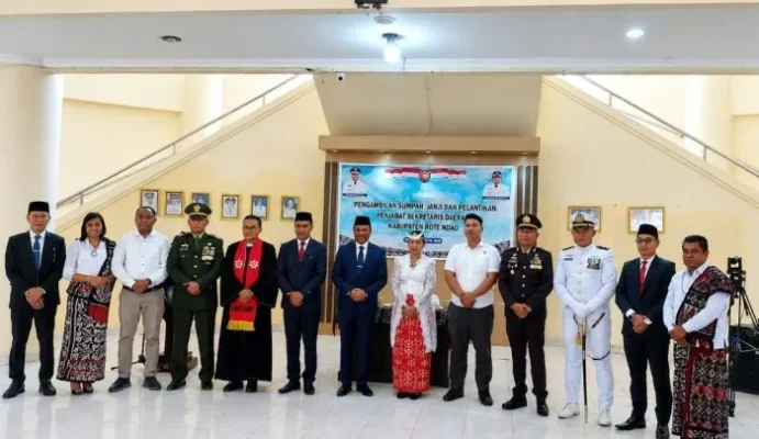 Foto bersama usai pelantikan penjabat Sekda Kab. Rote Ndao
