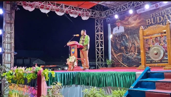 Bupati Rote Ndao saat memberikan sambutan saat pembukaan kegiataj Festival Rote Malole