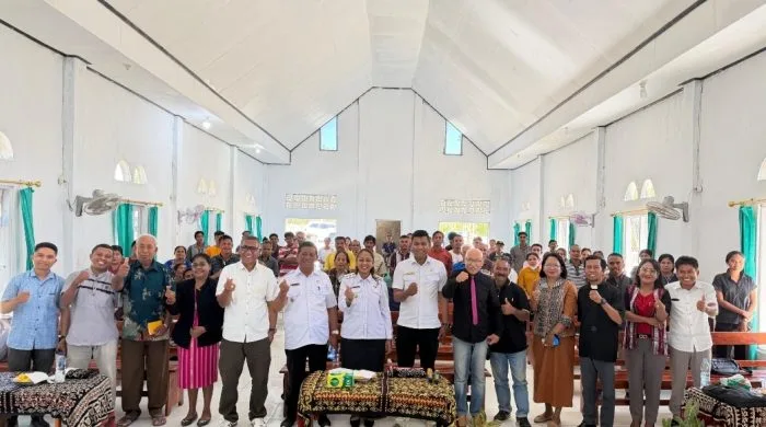 Foto bersama usai kegiatan Pertemuan Revitalisasi Kelompok Binaan GMIT Klasis Rote Timur