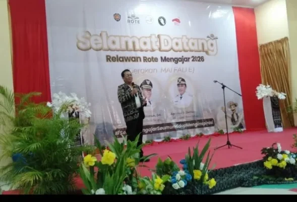 Salah seoranh relawan Rote Mengajar saat memberikan testimoni kegiatan.