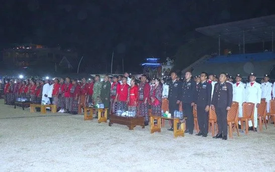 Acara Tos Kenegaraan berlangsung di Lapangan Christian Nehemia Dillak, kota Ba'a.