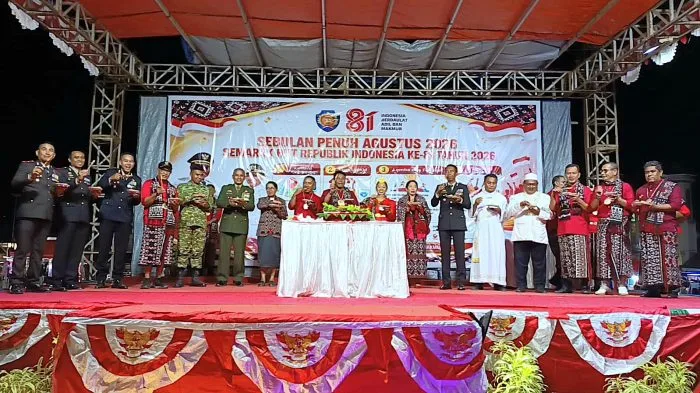 Pemerintah Kabupaten Rote Ndao menggelar acara Tos Kenegaraan dalam rangka HUT RI ke-81 melibatkan ribuan masyarakat.
