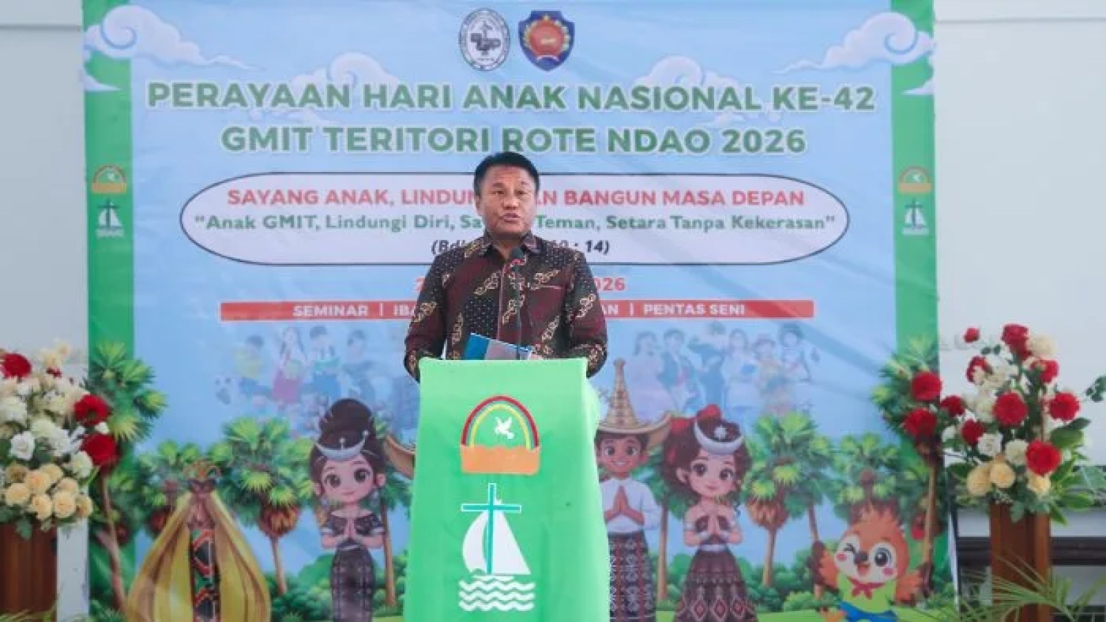 Bupati Rote Ndao Paulus Henuk, SH., saat menyampaikan sambutan pada Peringatan Hari Anak Nasional (HAN) ke-42 Tahun 2026 GMIT Teritori Rote Ndao di GMIT Betania Ba’a, Selasa (25/8/2026).