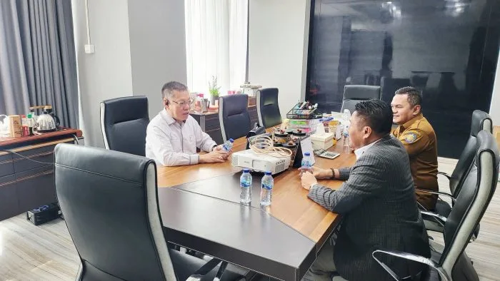 Bupati saat bertemu dengan Bapak Susanto, salah satu investor di Jakarta Barat membahas peluang kerja sama dan investasi untuk mendukung pembangunan Kabupaten Rote Ndao.