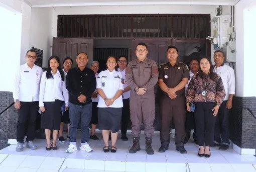 Wakil Bupati Rote Ndao Apremoi D. Dethan dan jajaran bersama Kajari Rote Ndao Robby Permana Amri dan jajaran.