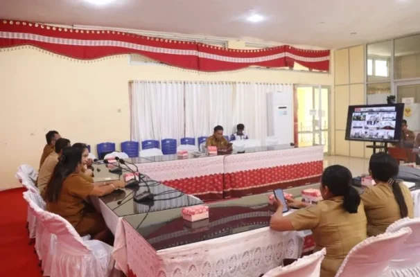 Suasana Rapat Koordinasi Teknis dan Advokasi Pencegahan dan Percepatan Penurunan Stunting Regional Jawa, Bali dan Nusa Tenggara Tahun 2026 melalui zoom meeting di Ruang Rapat TBUPP Kantor Bupati Rote Ndao.