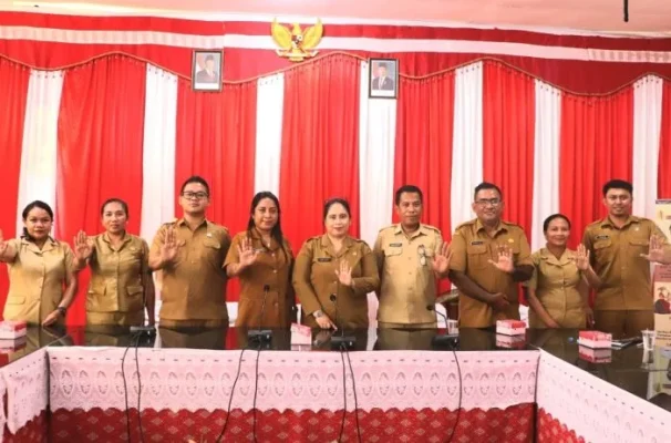 Foto bersama usai mengikuti Rapat Koordinasi Teknis dan Advokasi Pencegahan dan Percepatan Penurunan Stunting Regional Jawa, Bali dan Nusa Tenggara Tahun 2026 melalui zoom meeting di Ruang Rapat TBUPP Kantor Bupati Rote Ndao.