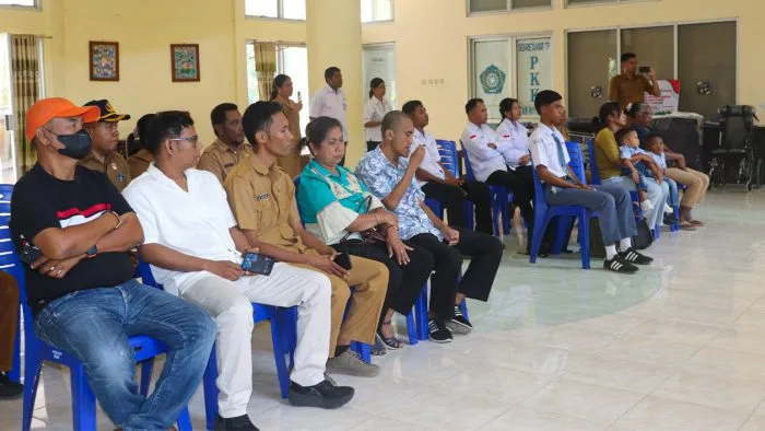 Suasana Penyerahan bantuan berlangsung di Lobi Lantai 1 Kantor Bupati Rote Ndao