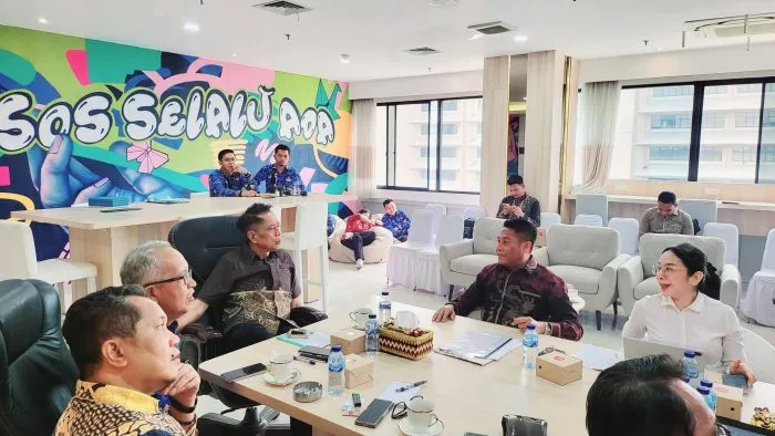 Bupati Rote Ndao Paulus Henuk saat melakukan audiensi dengan Wakil Menteri Sosial Republik Indonesia, Agus Jabo Priyono, di Ruang Rapat Kantor Kementerian Sosial, Jakarta, (Kamis, 1/10/2026).