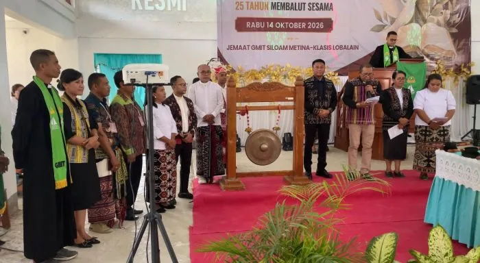 Pemukulan Gong sebagai tanda di bukanya rangkaian kegiatan HUT PD GMIT ke-25