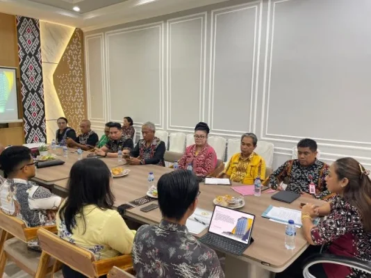 Wakil Bupati Rote Ndao saat memimpin rEntry Meeting Bersama BPK RI, Fokus Efektivitas Penyelenggaraan Pariwisata