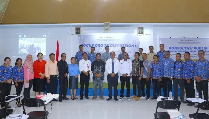 Pj. Sekda Rote Ndao Daniel Nalle bersama Perwakilan Kementerian ATR/BPN dan peserta FGD.