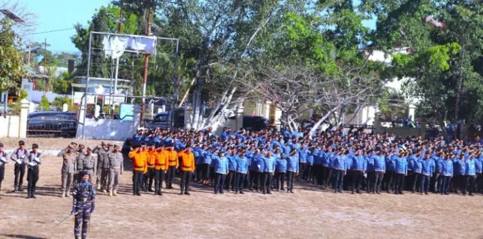 Peserta upacara hikmat mengikuti rangkaian upacara.
