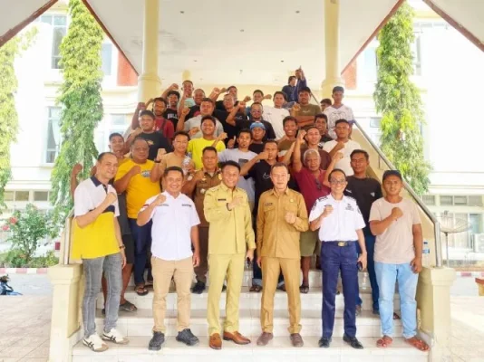 Foto bersama Bupati Rote Ndao bersama pengusaha usai audiensi membahas dampak penerapan kebijakan Over Dimension Over Loading (ODOL)