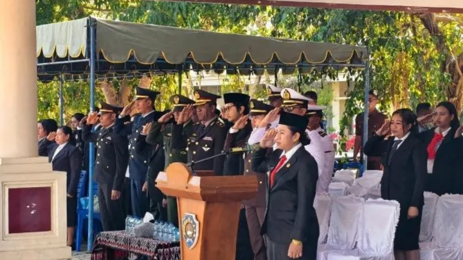 Wakil Bupati Rote Ndao Apremoi D. Dethan saat memimpin Upacara memperingati Hari Sumpah Pemuda.